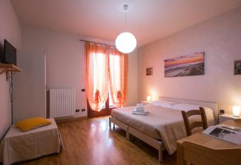 Bed & Breakfast Profumo D Estate has Balcony rooms