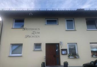 Hotel garni Zum Drosten allows 18 year olds to book a room