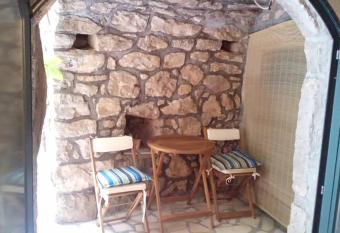 Calypso s Cave the Apartment for Animal Lovers allows 18 year olds to book a room