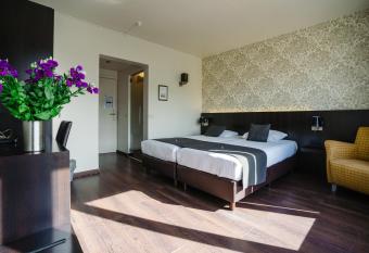 Hotel Ambassadeur has Balcony rooms