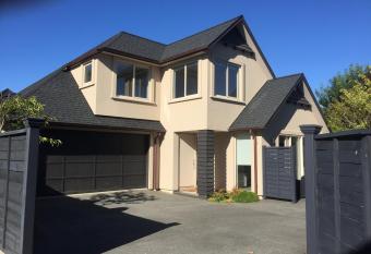 Davidsons Luxury Homestay has Balcony rooms