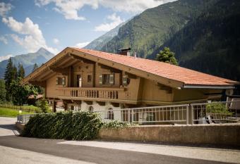 Landhaus Erlzette has Balcony rooms