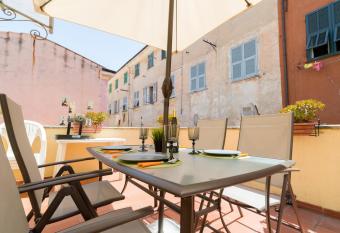 Apartment In The Heart Of Sanremo has Balcony rooms