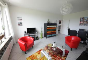 Art City Studio Kassel 6/9 allows 18 year olds to book a room