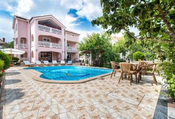Villa Beganovi   has Balcony rooms