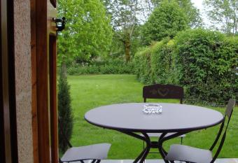 Logis Auberge du Barrez has Balcony rooms