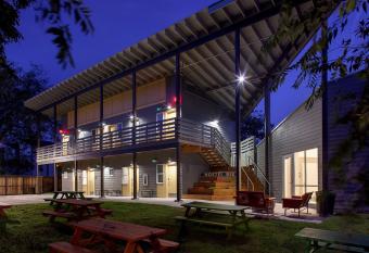 HOSTEL 512 allows 18 year olds to book a room