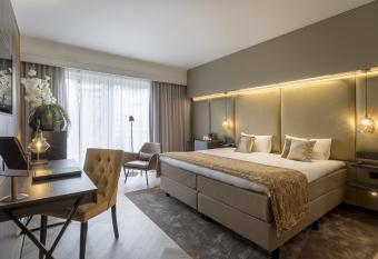 Leonardo Hotel Antwerp The Plaza allows 18 year olds to book a room