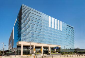 Golden Tulip Incheon Airport Hotel allows 18 year olds to book a room