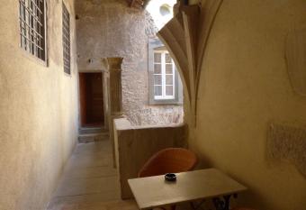 H  tel Restaurant d Alibert allows 18 year olds to book a room