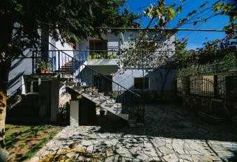 Bujtina Leon s Apartments has Balcony rooms