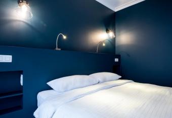 Beverly Hills Hotel allows 18 year olds to book a room