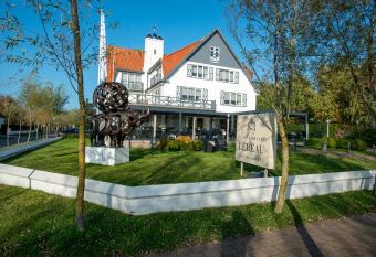 Lebeau 19 Hotel has Balcony rooms