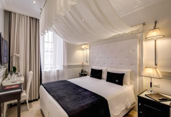 Hotel Tito allows 18 year olds to book a room