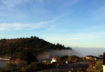 Lookout At Trinidad Bay has Balcony rooms
