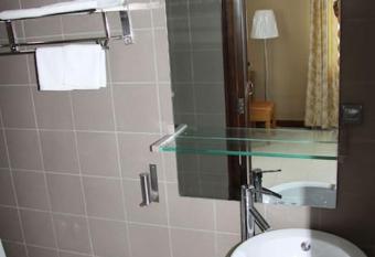 Les Trois Fleurs has Balcony rooms