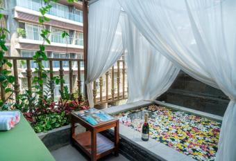 The Crystal Luxury Bay Resort Nusa Dua allows 18 year olds to book a room