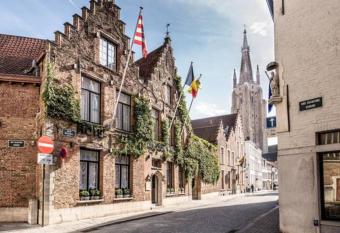 Boutique Hotel De Castillion - Small elegant family hotel allows 18 year olds to book a room