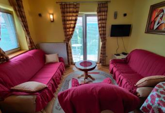 Villa Dama & Dubravka has rooms with a private hot tub