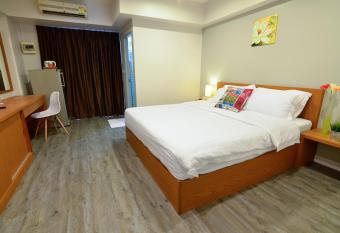 BJ Boutique has Balcony rooms