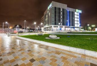 Holiday Inn Express - Stockport, an IHG Hotel allows 18 year olds to book a room