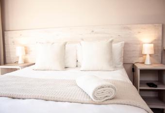 Kelzane Self-Catering has Balcony rooms