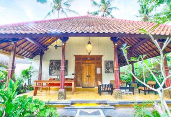 Imagine Bali has rooms with a private hot tub