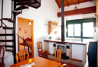 Caser  o de Vazquez 2 allows 18 year olds to book a room