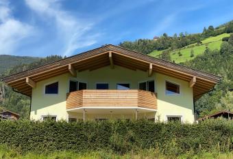 Villa Deningfeld has Balcony rooms