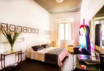 Arnobio Florence Suites allows 18 year olds to book a room