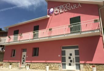 Borgo Chianara has Balcony rooms