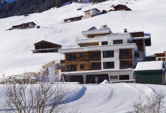 Alps Tux has Balcony rooms