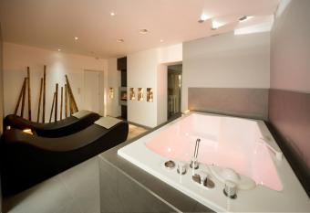 Alfa Inn allows 18 year olds to book a room