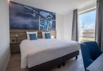 Velotel Brugge allows 18 year olds to book a room