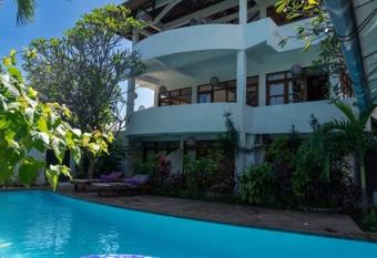 Mimpi Manis Air Sanih allows 18 year olds to book a room