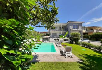 Camere da Mirella has Balcony rooms