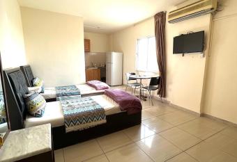 Al Qatal Building has Balcony rooms