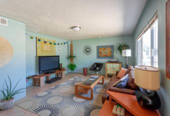 Bright & Sunny Home Near Zion has Balcony rooms