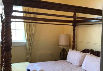 Hall on the Terrace has rooms with a private hot tub