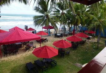 Samaru Beach House has Balcony rooms
