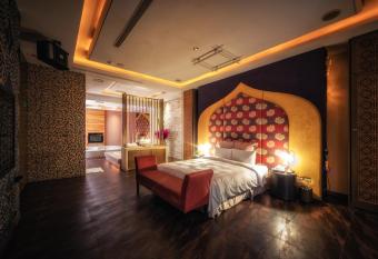 Bali Motel - Zhongli allows 18 year olds to book a room