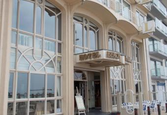 Hotel Beach Palace allows 18 year olds to book a room