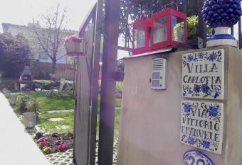 Villa Carlotta has Balcony rooms