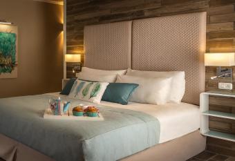 Eretz Zeelim allows 18 year olds to book a room