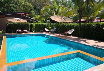 Baan Suan Rim Klong Resort has Balcony rooms