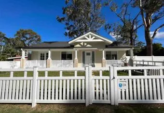 Grasmere Estate Homestead - hear the Lions roar from nearby Hunter Valley Zoo has Balcony rooms