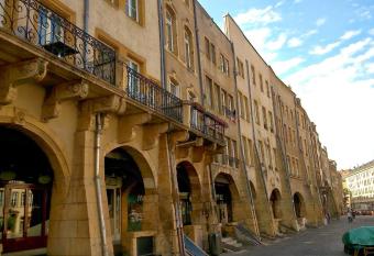 Loft Le Saint Louis by La Chambre    Cot   allows 18 year olds to book a room