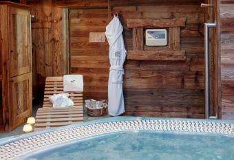 CHALET MATTERHORN - Luxury Catered Ski Chalet with private SPA, walking distance center and lift system has rooms with a private hot tub