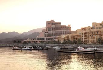 Fairmont Fujairah Beach Resort allows 18 year olds to book a room