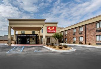 Econo Lodge allows 18 year olds to book a room